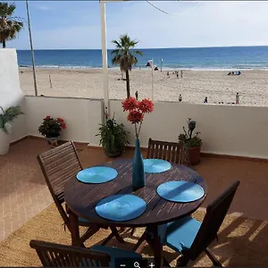 amazing-frontal-beach-apartment.hotelsincadiz.net/