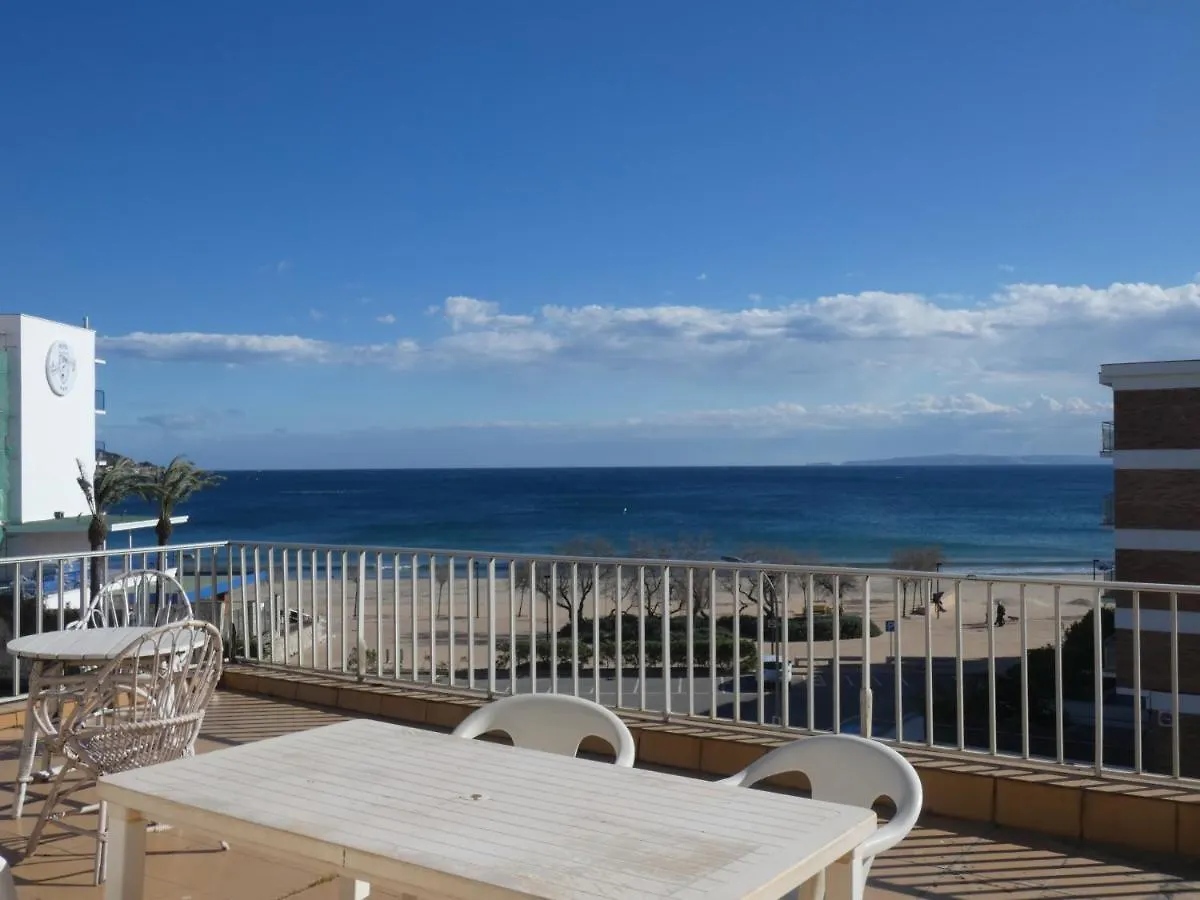 Apartmán Atico Con Vista Mar. 50 M De La Playa - Casa Nova 13 Roses 0*,  Španělsko